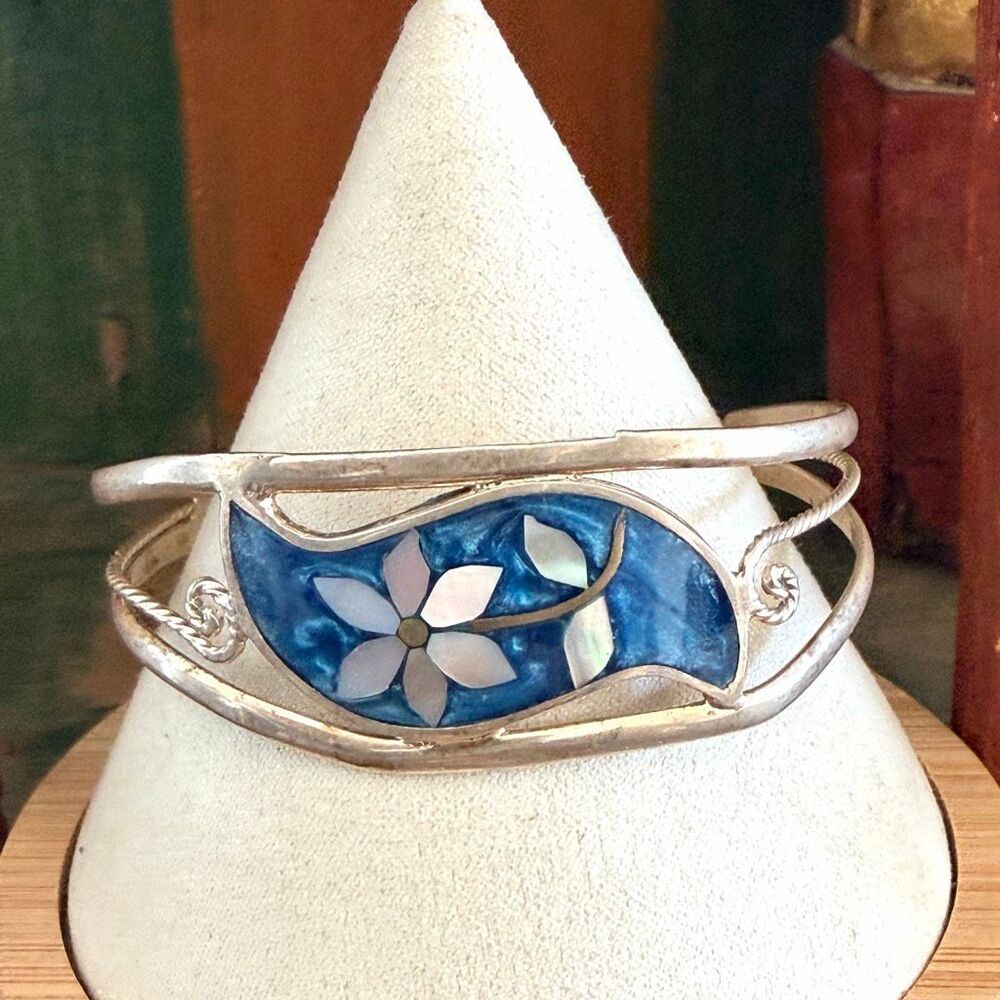 Alpaca Mexico Mother of Pearl Floral Inlay Cuff Bracelet